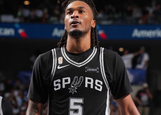 Castle: Rất khó để đối đầu với Curry. Tôi rất ngạc nhiên khi có thể lập triple-double với Wenbanyama.