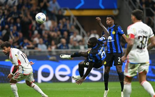 Benfica đấu với Inter Milan