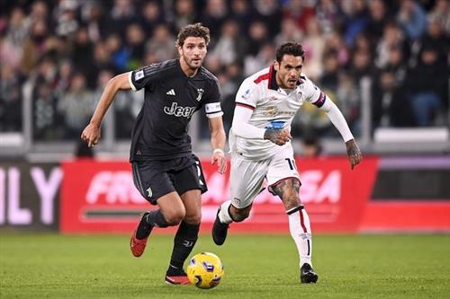 Juventus đấu với Cagliari