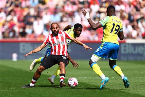 Brentford đấu với Nottingham
