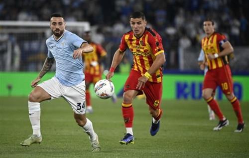 Lazio đấu với Lecce