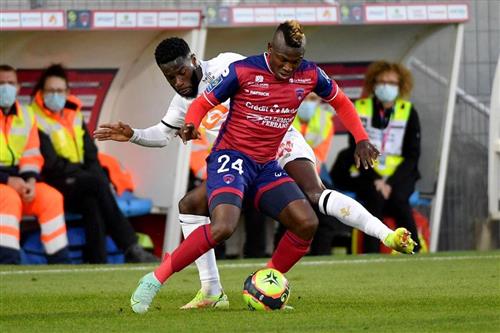 Clermont đấu với Montpellier