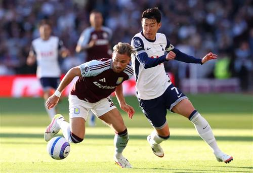 Aston Villa đấu với Tottenham Hotspur