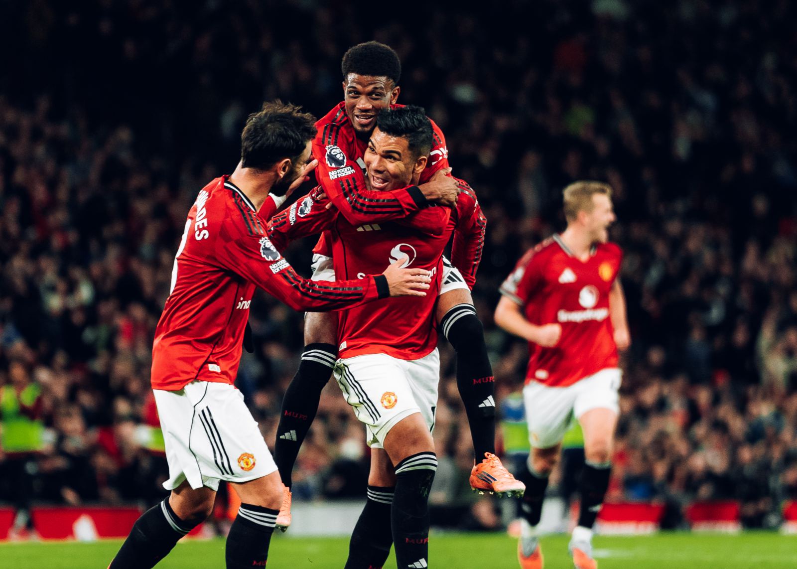 Đánh bại Brighton 4-2, MU thắng 3 trận liên tiếp ở Premier League lần đầu sau 20 tháng