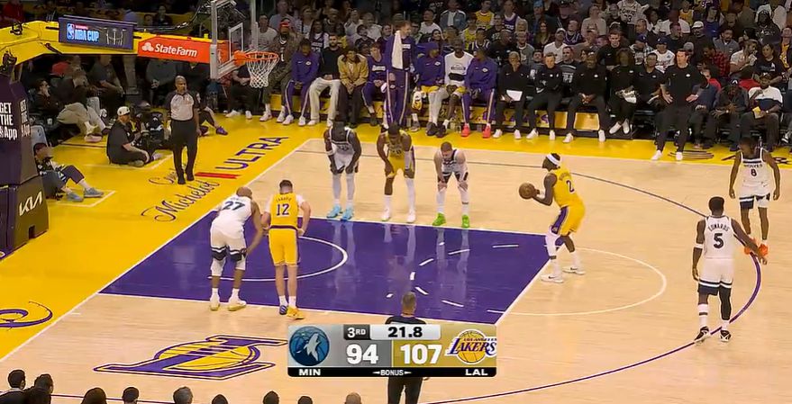 Hỏa lực tấn công thật khốc liệt! Lakers ghi 108 điểm trong 3/4, suýt ghi bàn ngay trận đầu tiên