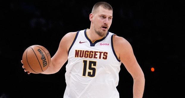 Jokic có triple-double 33+15+16, Gordon có 24 điểm và Nuggets đã đánh bại Heat trên sân nhà.