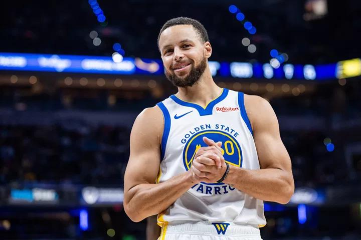 Jordan gỡ hòa! Curry ghi 40 điểm lần thứ 12 kể từ khi bước sang tuổi 35