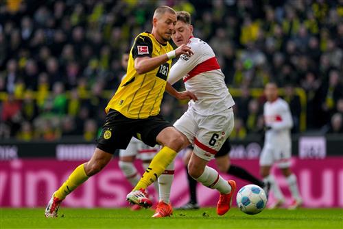 Dortmund đấu với Stuttgart