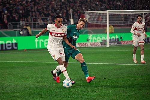 Stuttgart đấu với Augsburg