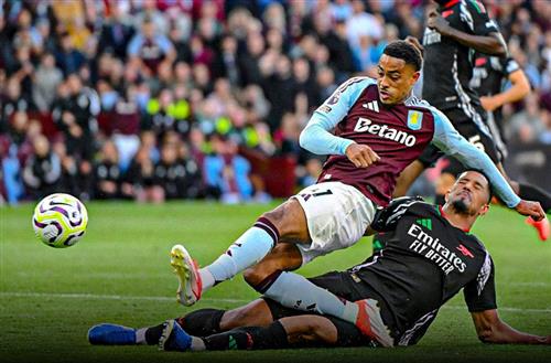 Aston Villa đấu với Arsenal