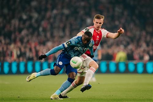 Ajax đấu với Aston Villa