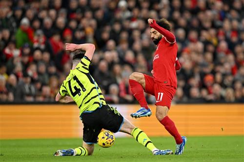 Liverpool đấu với Arsenal