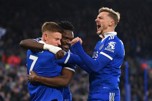 Leicester City đấu với Brighton