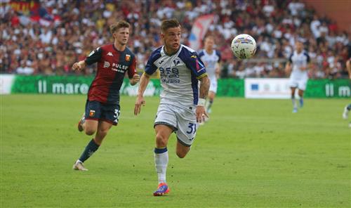 Genoa đấu với Hellas Verona