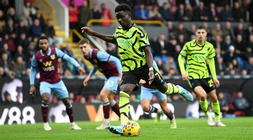 Burnley đấu với Arsenal