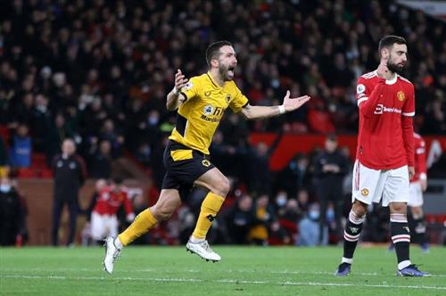 Manchester United đấu với Wolves