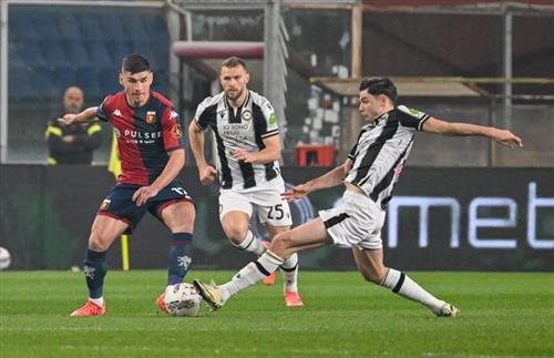 Genoa đấu với Udinese