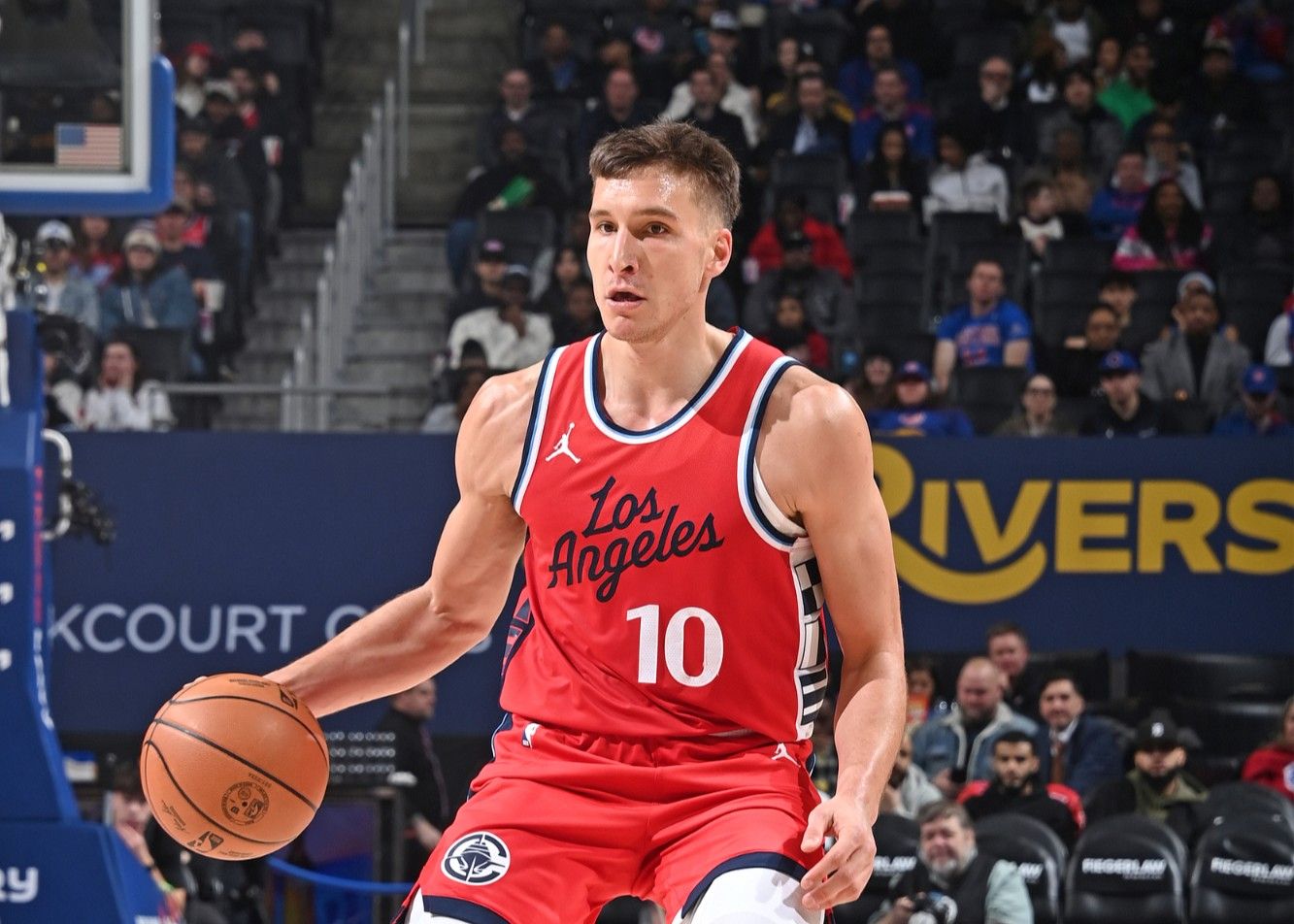 Năm cầu thủ dự bị của Clippers đã ném trúng nhiều quả ba điểm để lập kỷ lục NBA và lập kỷ lục mới trong lịch sử đội bóng.
