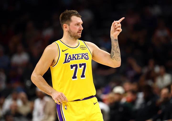 Cả hai đều đang trở nên ấm áp hơn! Doncic ghi 24 điểm và 12 kiến tạo, Reeves có hiệu suất 31+7